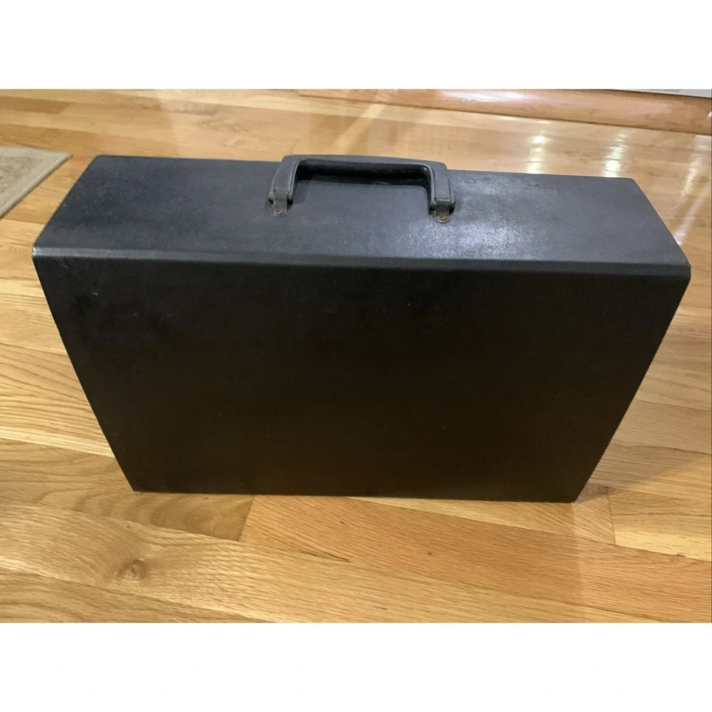 The Unbranded Brand 19 pocket
